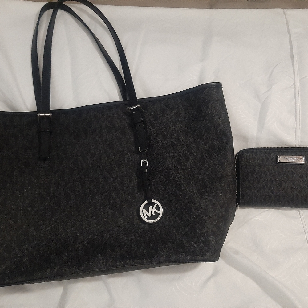 BAG ONLY, I DO HAVE THE MATCHING WALLET FOR SALE.